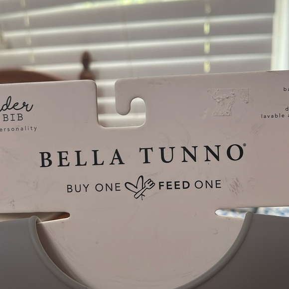 NWT Bella Tunno I Let The Dogs Out Baby Bib - Picture 4 of 5